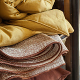 Rustic canvas throw in Muscade Givré