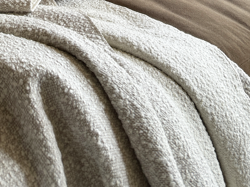 Woolly Throw in Blanc/Cappuccino