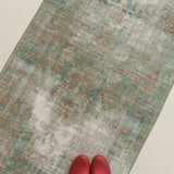 Daryl, antique runner